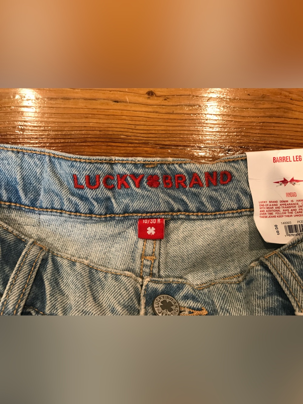 Lucky Brand Distressed High Rise Barrel-Leg Jeans •        Size 10/30 NWT - Picture 8 of 11